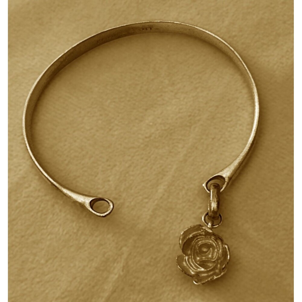 Kendra Scott Gold Tone Bracelet and Rose Charm